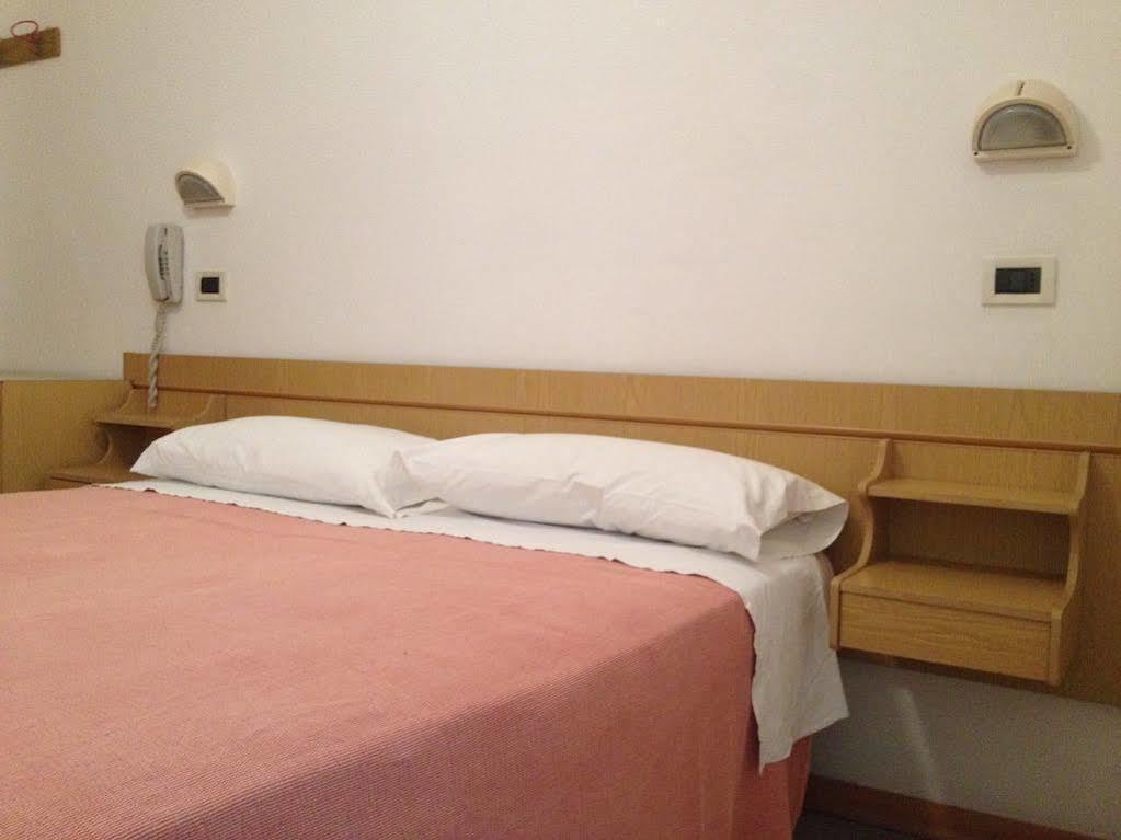 Hotel Luana Rimini Extérieur photo
