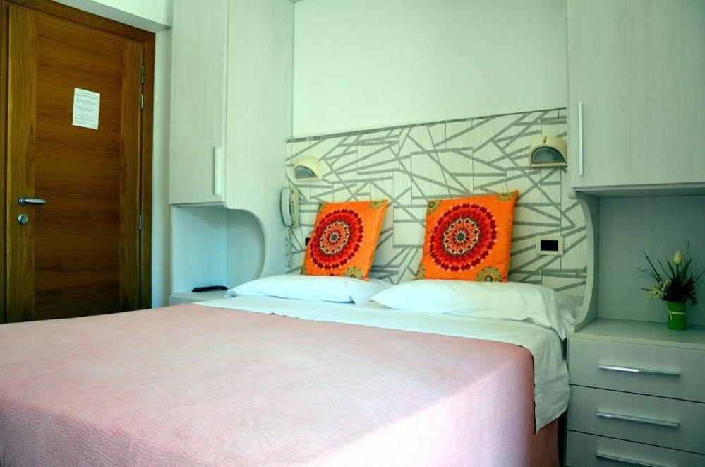 Hotel Luana Rimini Extérieur photo